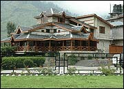 Whispering Rocks Resort, Manali